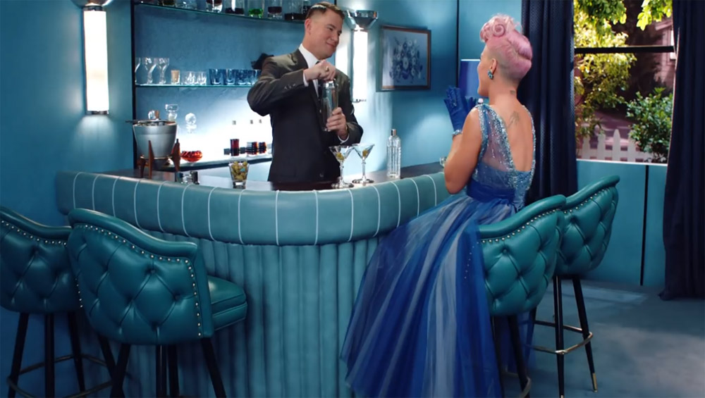 P!nk - Beautiful Trauma (Official Video)
