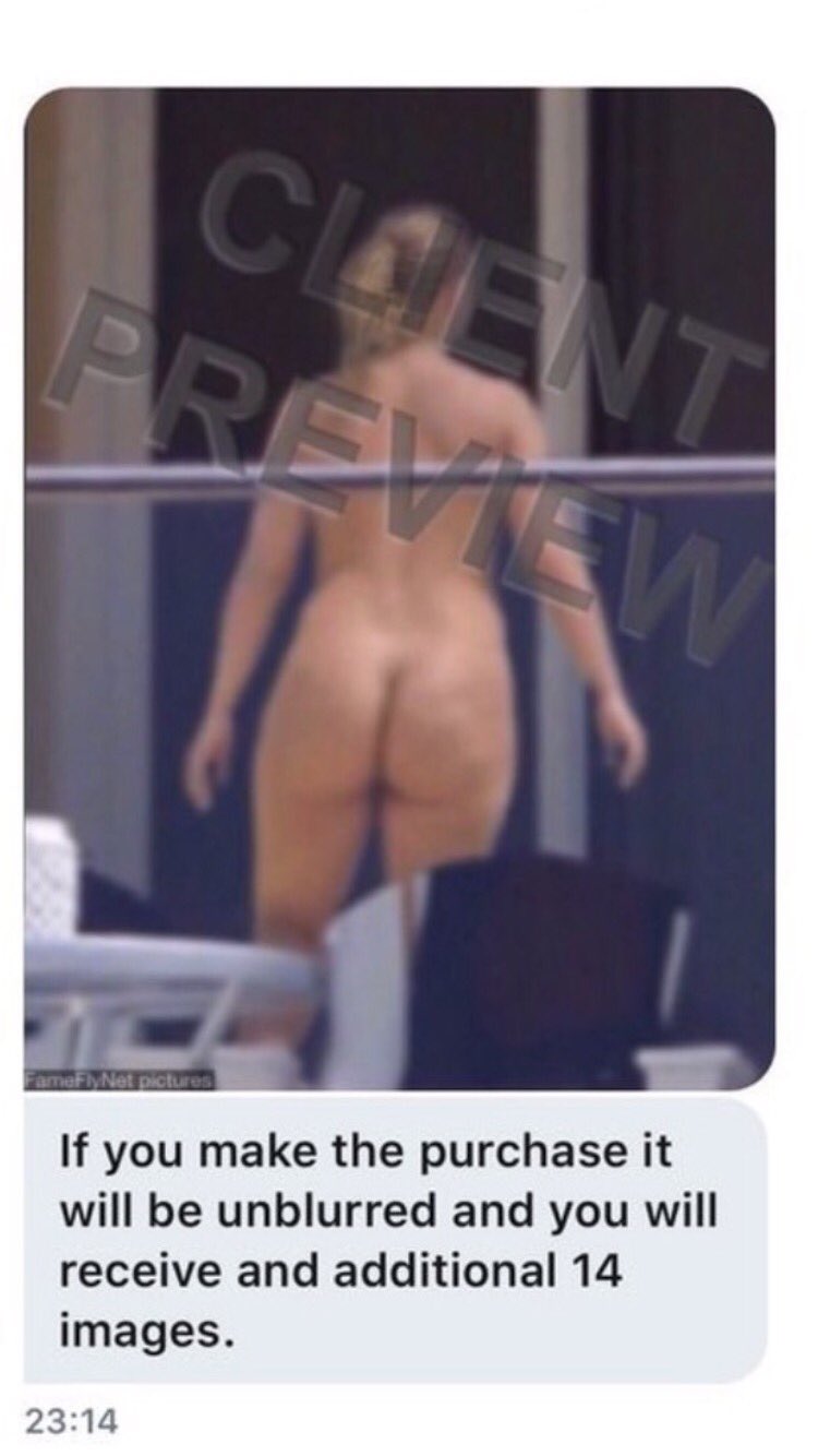 Sia выложила в сеть свою пикантную фотографию.