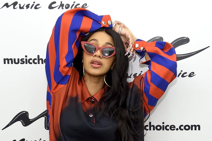 Cardi B оказывает поддержку клубу Lust