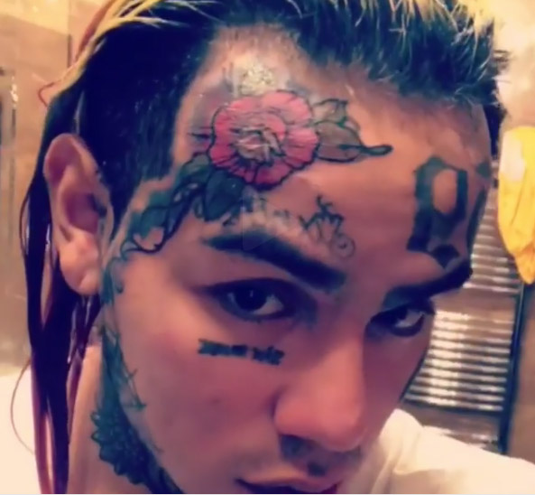 Tekashi 6ix9ine набил на лице новое тату