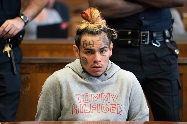 Tekashi 6ix9ine заявил, что в камере ему чуть не перерезали горло