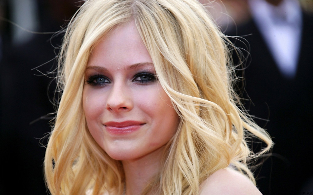Avril Lavigne: Bigger Wow - перевод песни