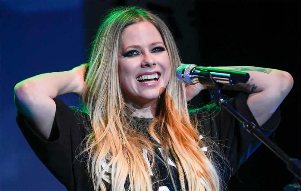 Avril Lavigne: Love It When You Hate Me ft. blackbear - перевод